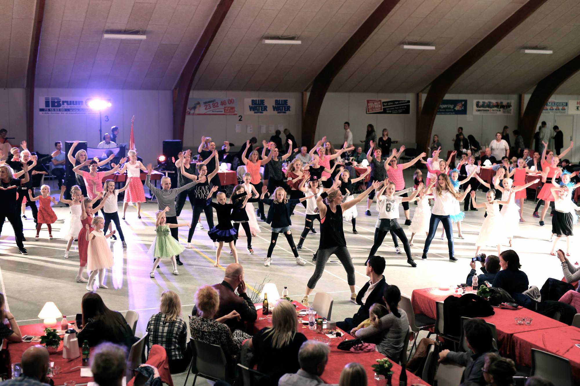 Brudevals & dans til polterabend danseskole i | Book